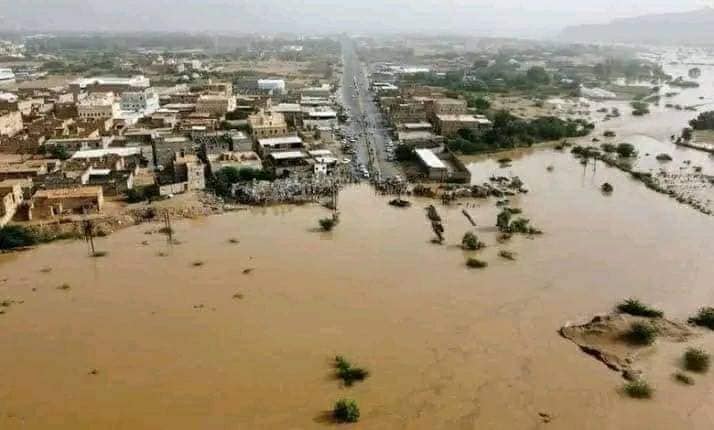 أمطار غزيرة وسيول جارفة تجتاح محافظتى الحديدة وحجة وتخلف خسائر مادية وبشرية